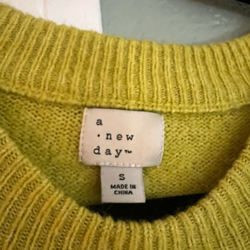 Target sweater - Picture 3 of 4